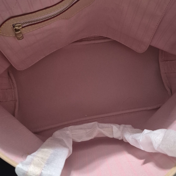 Elegant Checkered Never Full Tote And Clutch in Gray and White. Free Gifts! - Picture 6 of 16